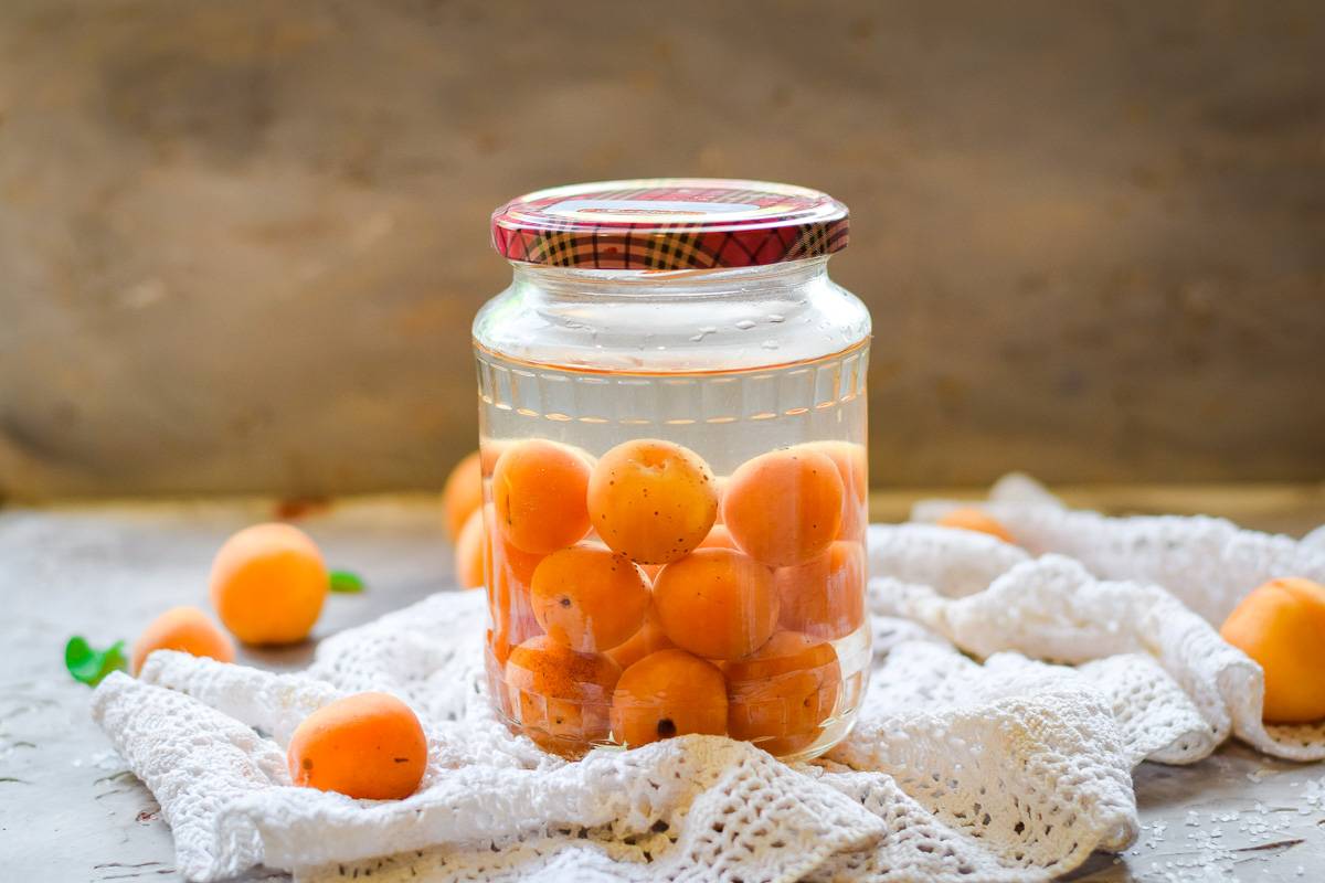 ТОП 6 рецептов компота как Фанта из абрикосов и апельсинов на зиму