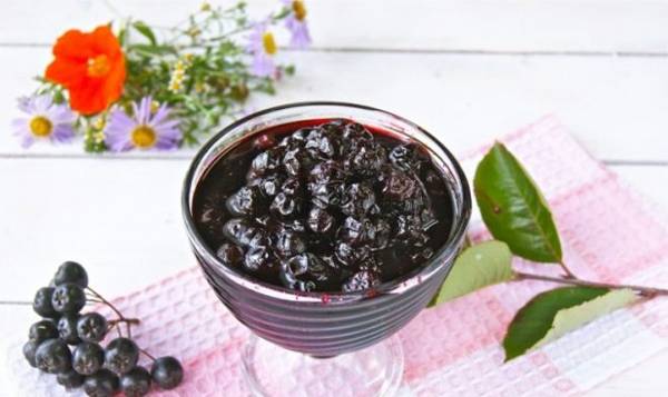 7 интересных рецептов из черноплодной рябины