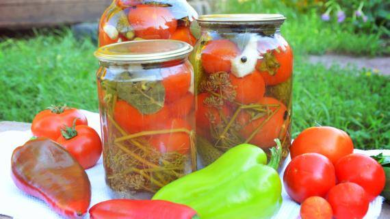 Легкие рецепты маринованных огурцов и помидоров «ассорти» с овощами