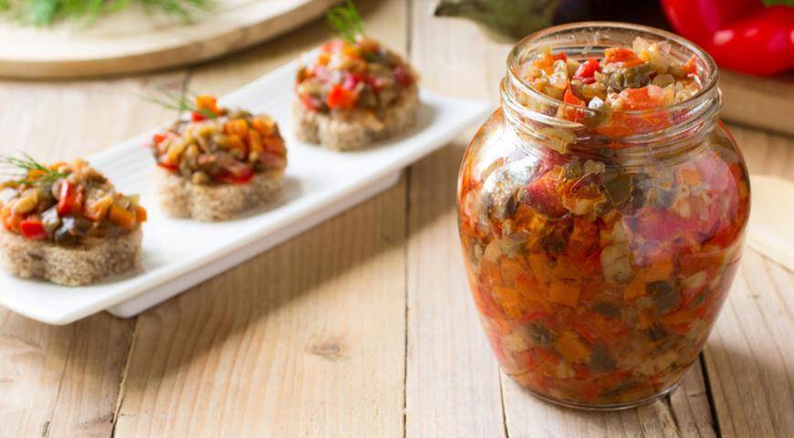 Вкусный салат из баклажанов на зиму. 5 проверенных пошаговых рецептов