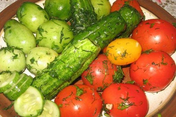 Салат на зиму из огурцов и помидоров: 22 домашних вкусных рецепта