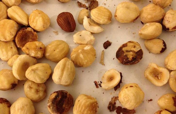 Как избавиться от моли в орехах?