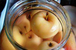 Как заготовить компот из яблок на зиму: 7 рецептов и 7 секретов