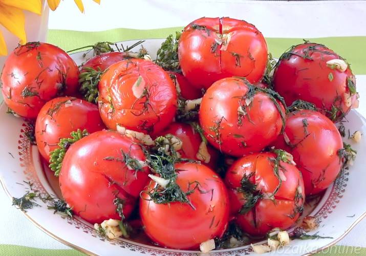 Рецепт малосольных помидоров черри с чесноком быстрого приготовления.