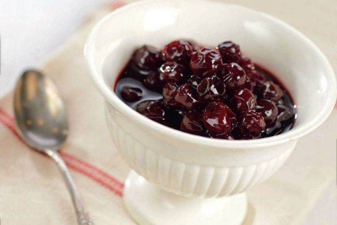 Варенье из вишни с косточкой на зиму — 5 простых рецептов густого вишневого варенья с целыми ягодами