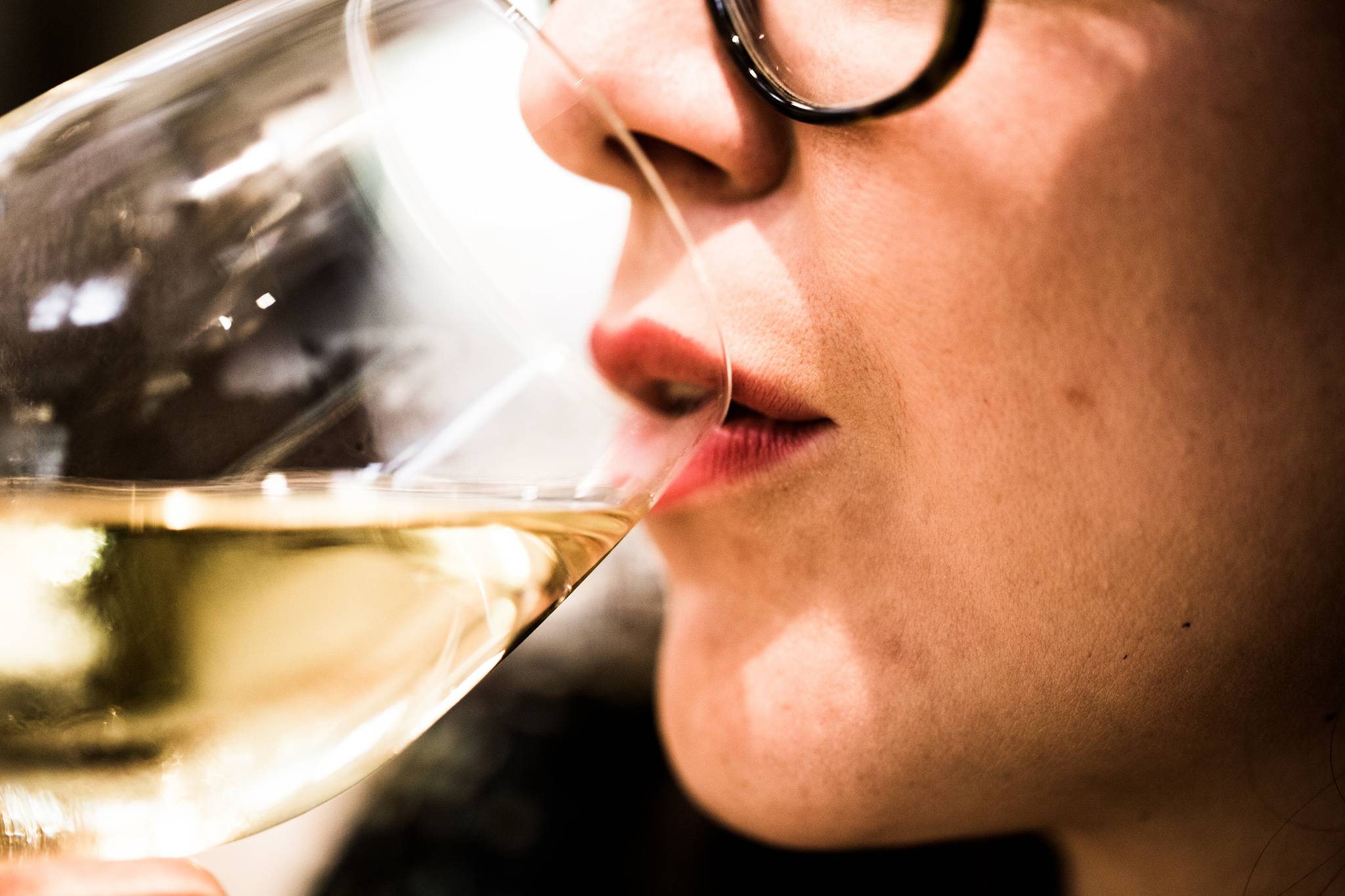 Как правильно хранить дома вино, условия и сроки для разных видов