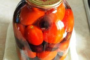 Маринованные помидоры со сливами на зиму: рецепты с фото