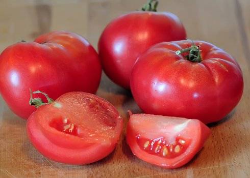 Проверенный всеми томат «кумир»: описание сорта и секреты выращивания помидоров