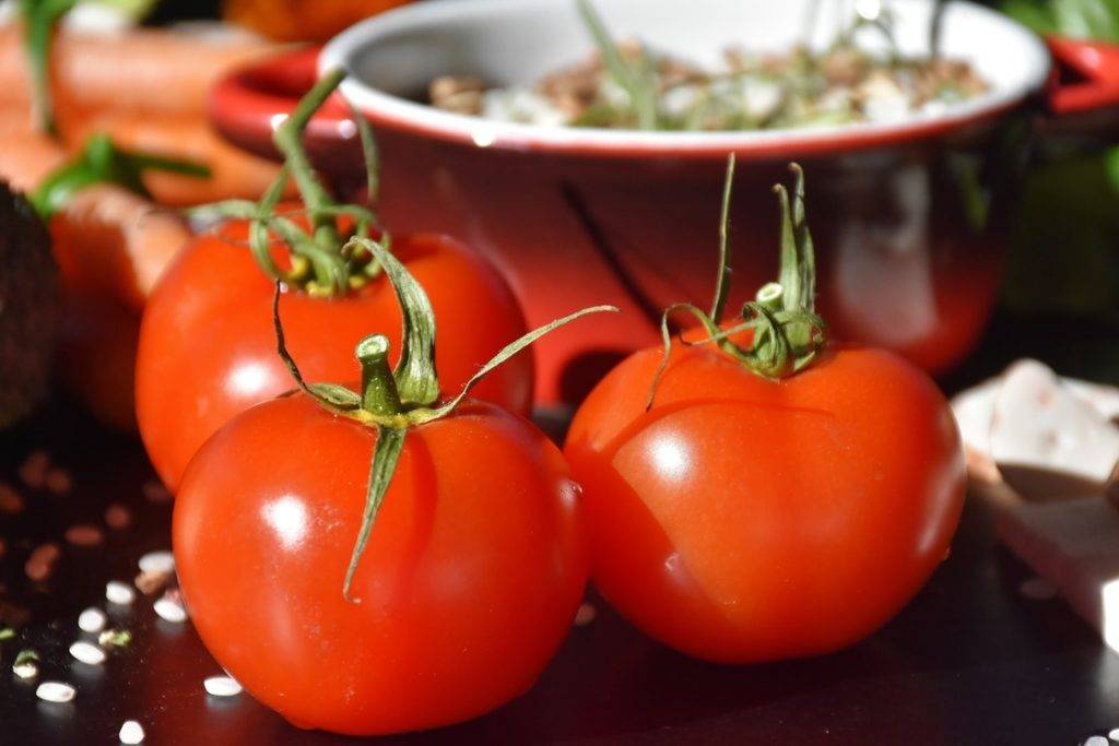 6 крутых рецептов помидоров с чесноком на зиму