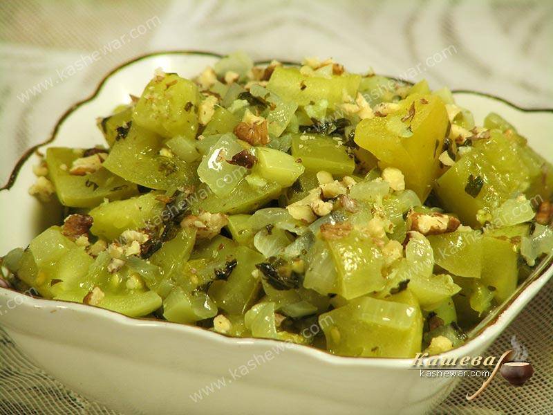 Салат из зеленых помидор - 11 домашних вкусных рецептов приготовления
