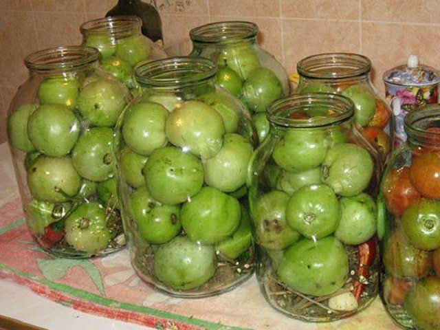 Заготовка зеленых помидор на зиму: популярные рецепты с фото