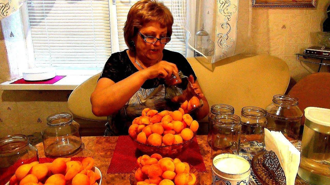 Как заморозить абрикосы на зиму свежими в холодильнике и можно ли