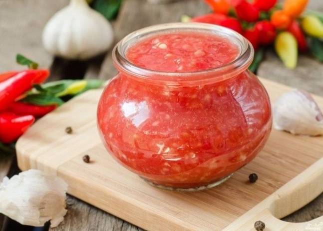 Рецепты сырой аджики из помидор и чеснока без варки на зиму
