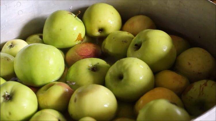 Четыре легких и вкусных рецепта приготовления цукатов из яблок в домашних условиях