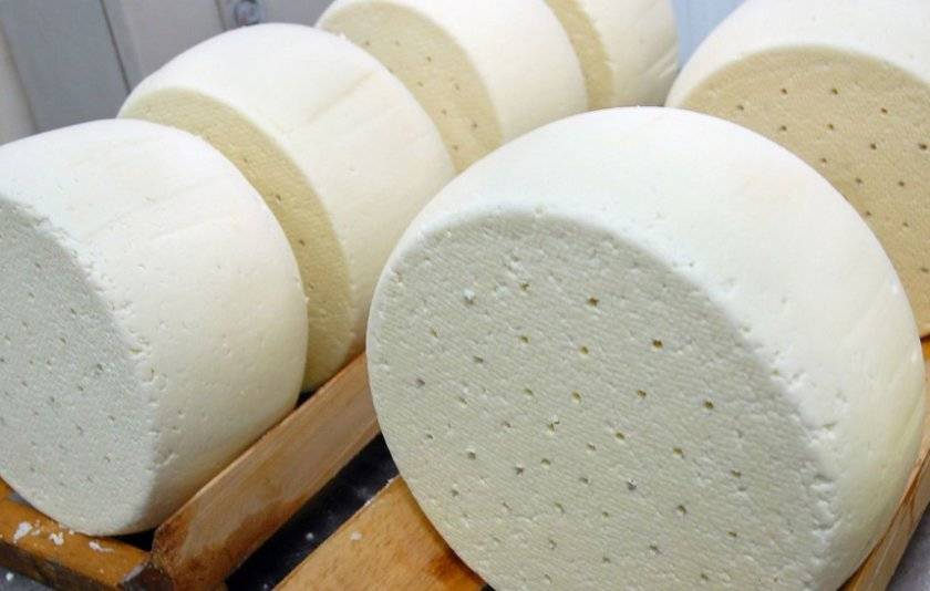 Сыр из натурального козьего молока: сорта, вкусовые сочетания