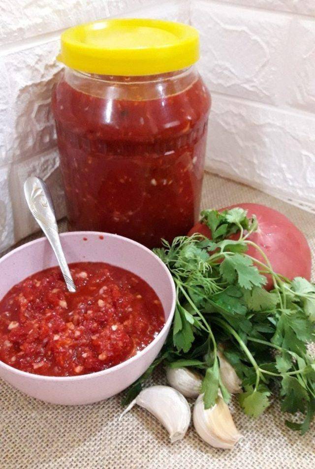 Рецепты сырой аджики из помидор и чеснока – без варки и стерилизации