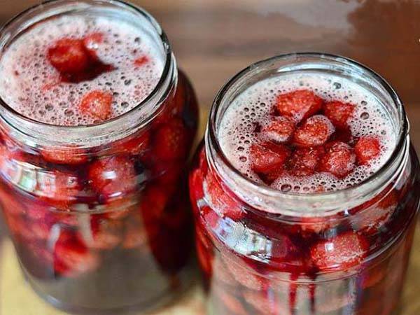 10 рецептов густого варенья из клубники с цельными ягодами на зиму