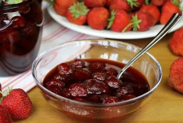 Густое варенье из клубники на зиму: рецепт с целыми ягодами
