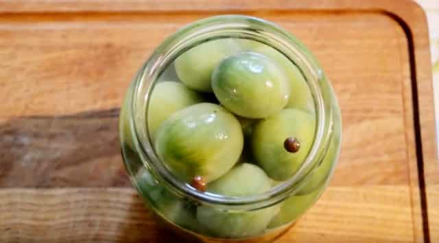 Зеленые помидоры с чесноком на зиму: 34 домашних вкусных рецепта