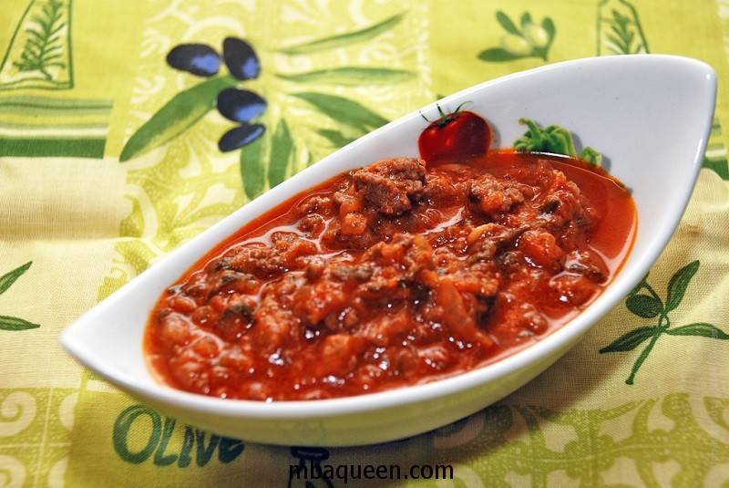 Простой соус болоньезе с томатной пастой