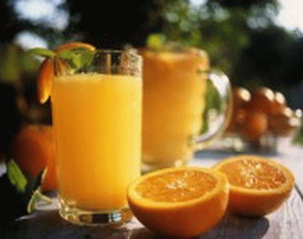 Готовим  4 литра апельсинового сока из 3 апельсинов и 1 лимона: рецепт + фото