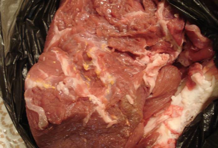 Как и чем кормить свиней: основы кормления, рацион и методы откорма