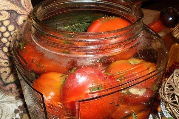 6 пошаговых рецептов засолки помидоров с чесноком внутри помидора на зиму