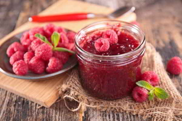 Земляника с сахаром на зиму — рецепты перетертой ягоды, в морозилке без варки