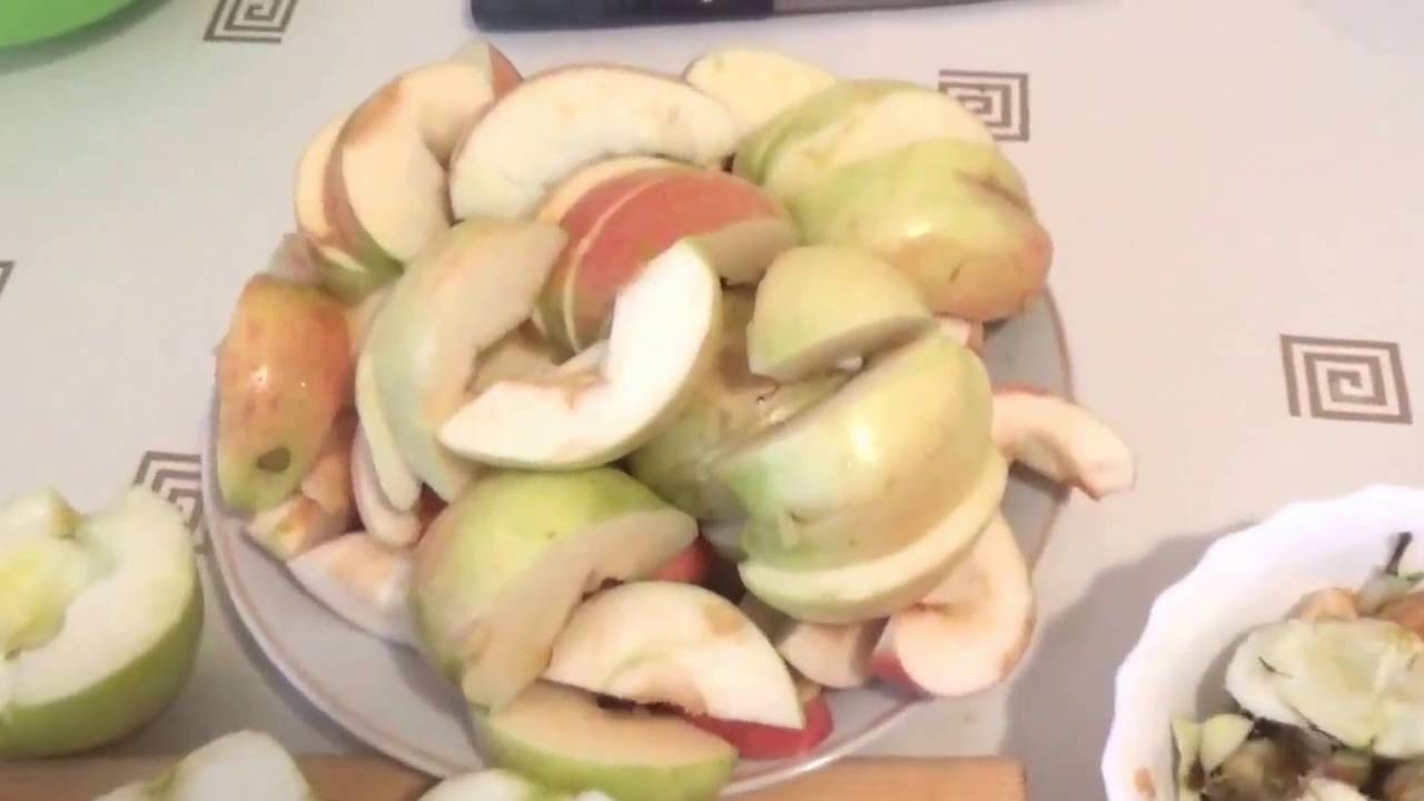 Можно ли замораживать яблоки на зиму в морозильной камере и как?