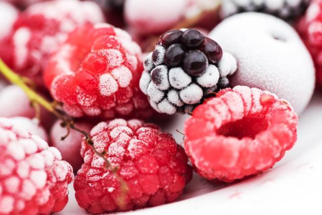 Как легко и быстро заморозить малину на зиму в холодильнике