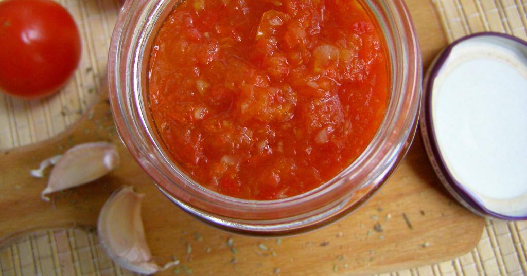 Сырая аджика из помидор с аспирином. рецепты приготовления самой вкусной домашней аджики