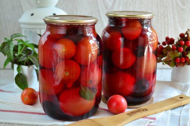 Маринованные помидоры с виноградом на зиму