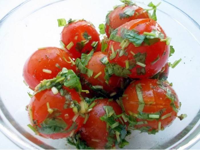 Быстрые малосольные помидоры: 7 оригинальных рецептов любимой закуски