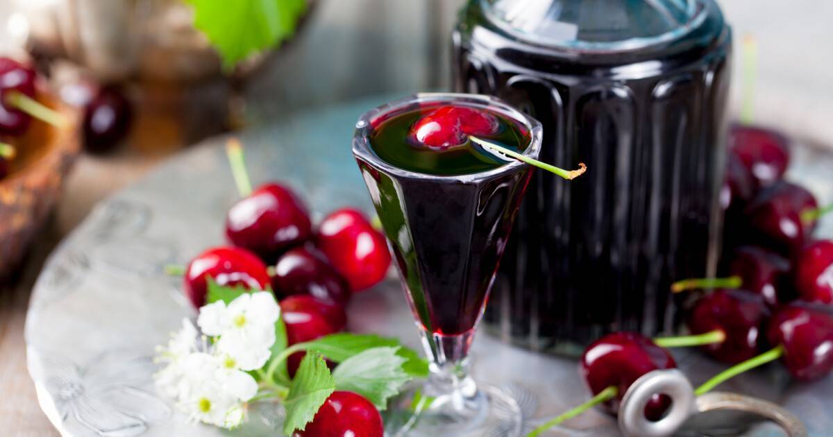 Вишня в собственном соку — лучшие рецепты заготовок из вишни