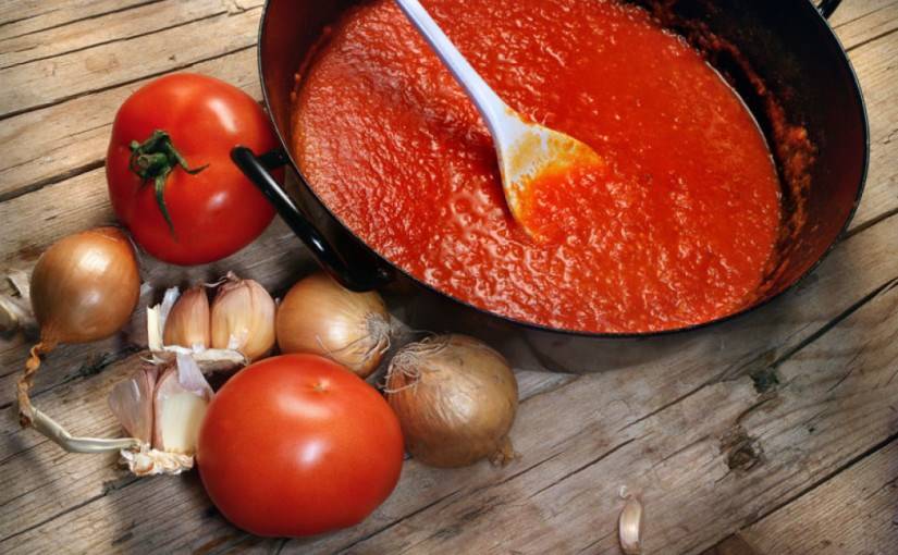 Рецепт томатного соуса с яблоками на зиму