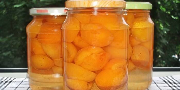 Компот из абрикосов на зиму. простые рецепты компота с косточками и без косточек