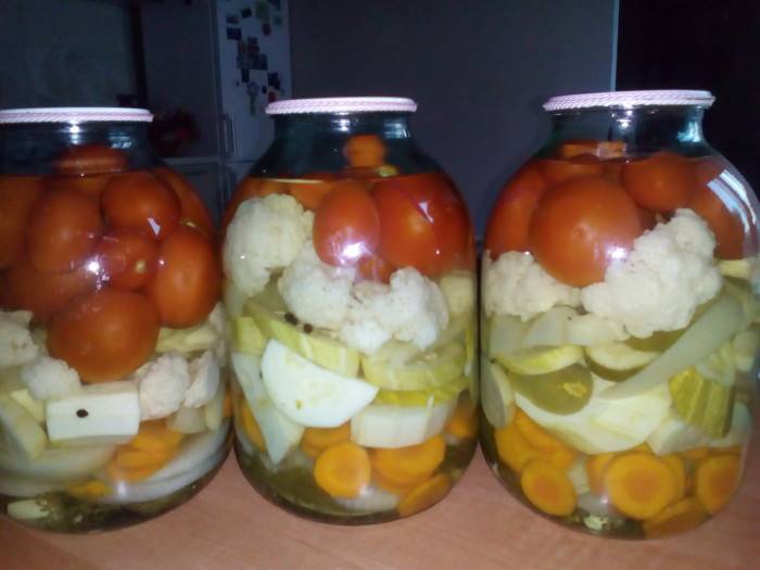 Рецепты вкусного ассорти на зиму из огурцов и помидоров с фото пошагово