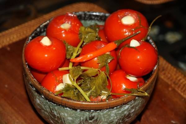 Малосольные помидоры быстрого приготовления. рецепты малосольных помидоров: быстрое приготовление в кастрюле. малосольные помидоры быстрого приготовления в пакете