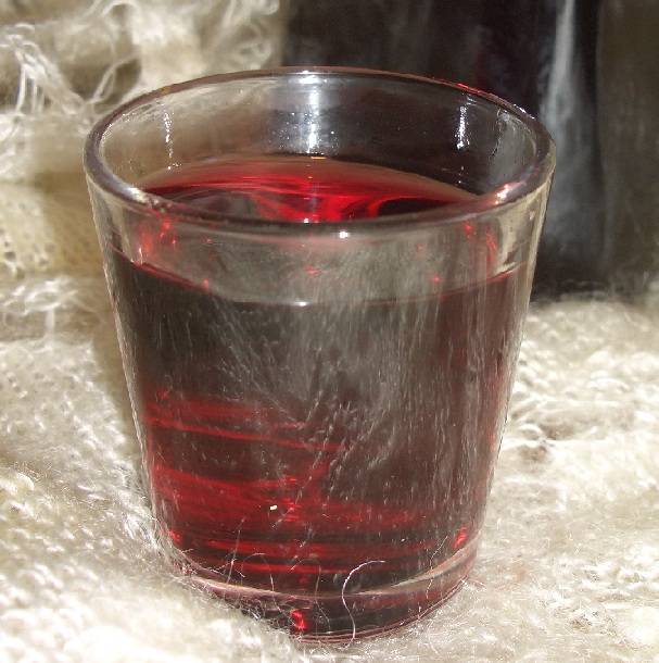Домашнее вино из ягод боярышника: рецепт с дрожжами и без