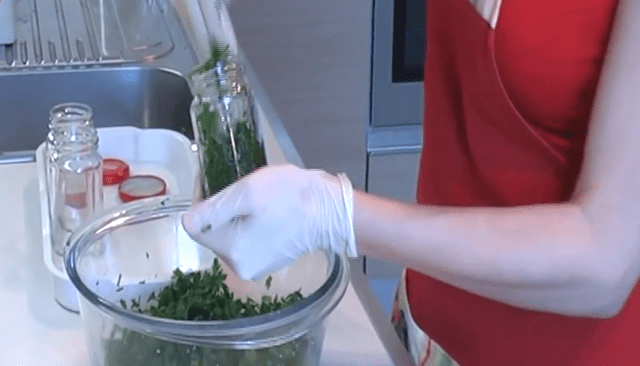 Как сохранить зеленый лук на зиму в домашних условиях