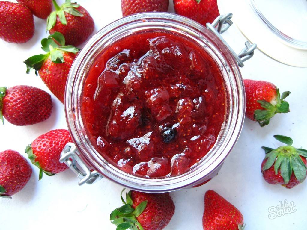 Клубника с сахаром на зиму без варки: протертая блендером и цельная (хранить в морозилке). живое варенье-пятиминутка из протертой с сахаром клубники