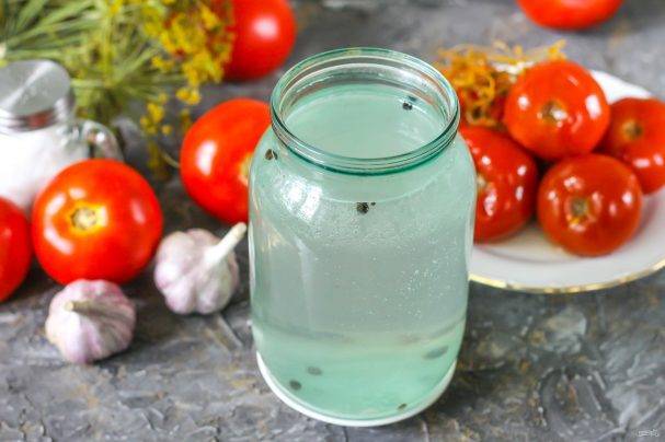 7 потрясающих рецептов маринованных помидоров на любой вкус (с фото)